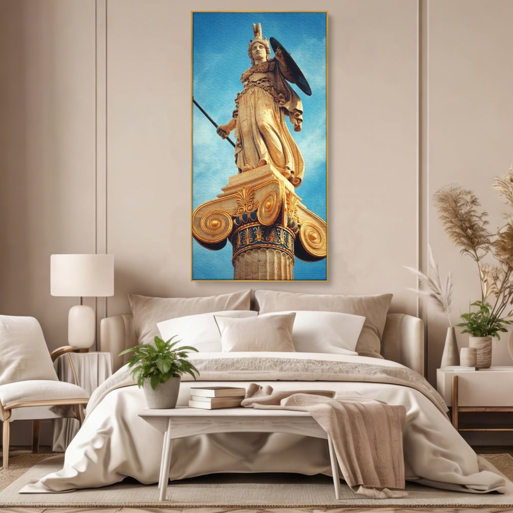 Tablou canvas cu tablou canvas cu statuia atenei, in rama de aluminiu auriu, pe perete intr-un dormitor
